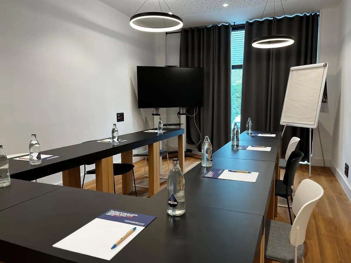 Holiday Inn Express Bilbao Airport By Ihg Derio 3*,