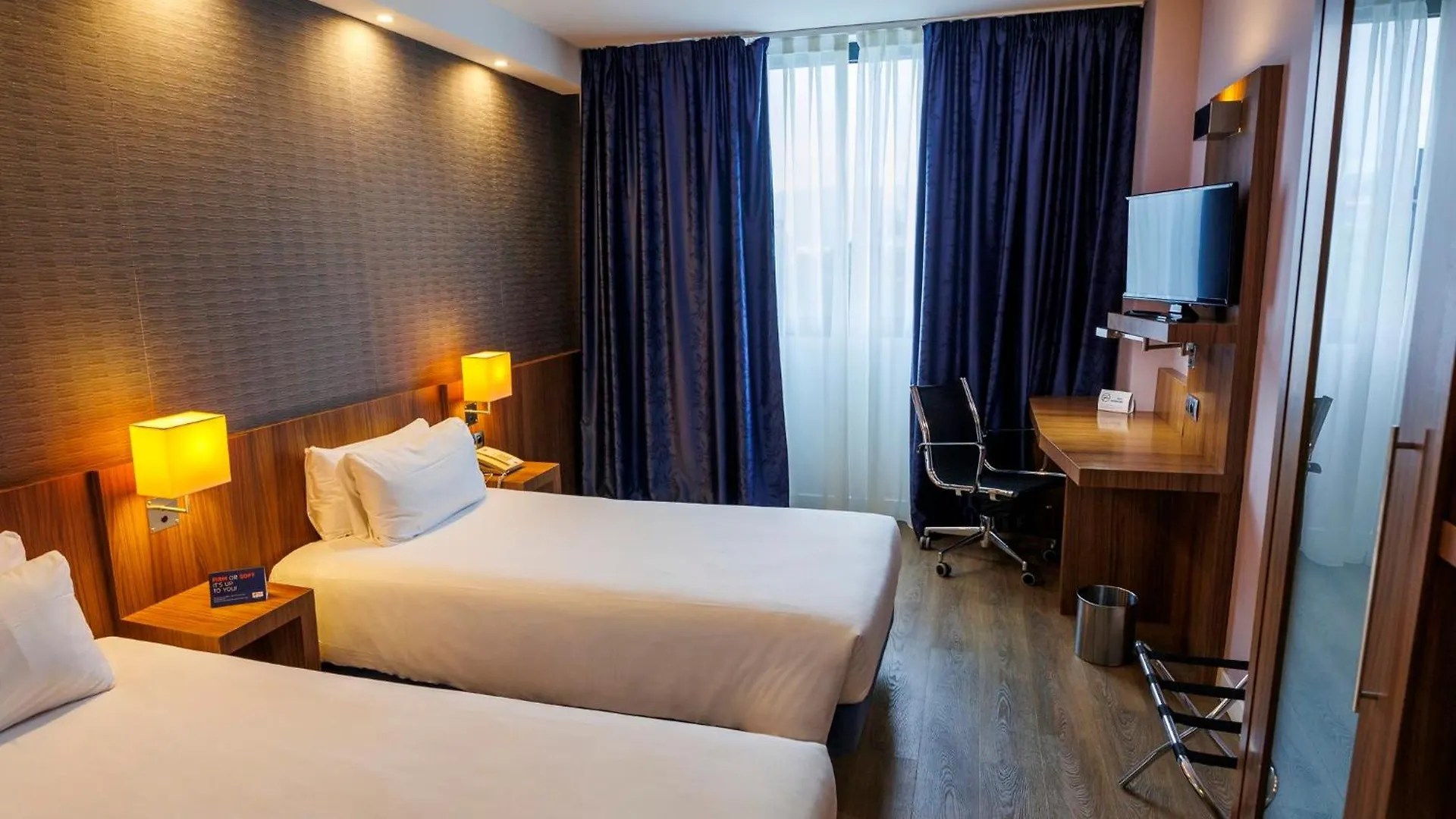 Holiday Inn Express Bilbao Airport By Ihg Derio 3*,
