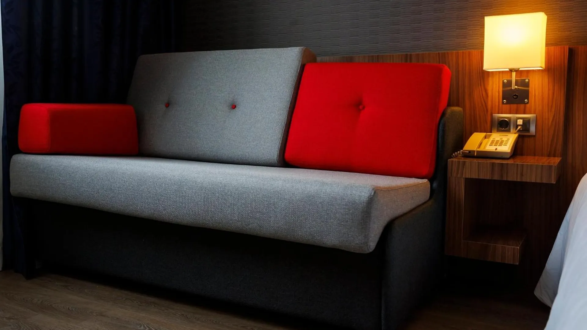 Holiday Inn Express Bilbao Airport By Ihg Derio Hotel