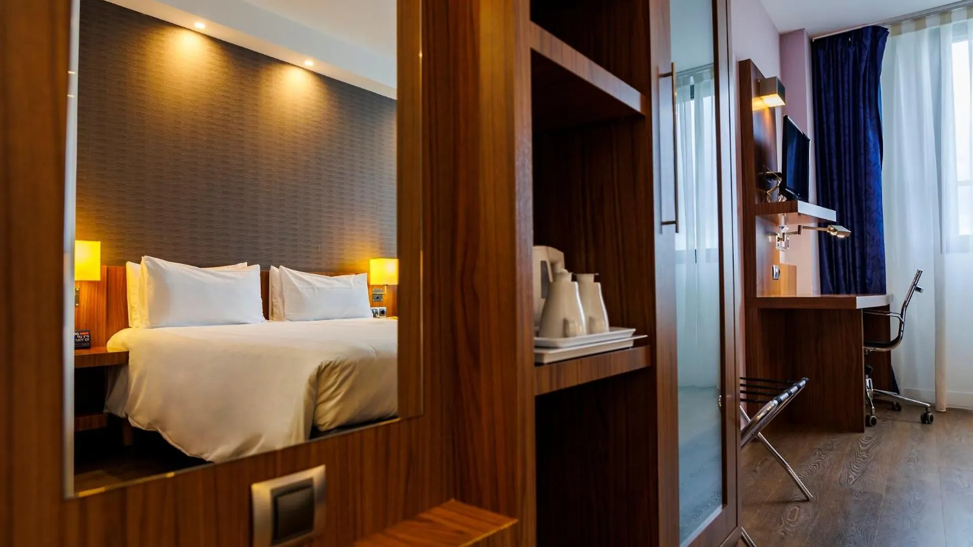 Holiday Inn Express Bilbao Airport By Ihg Derio Hotel