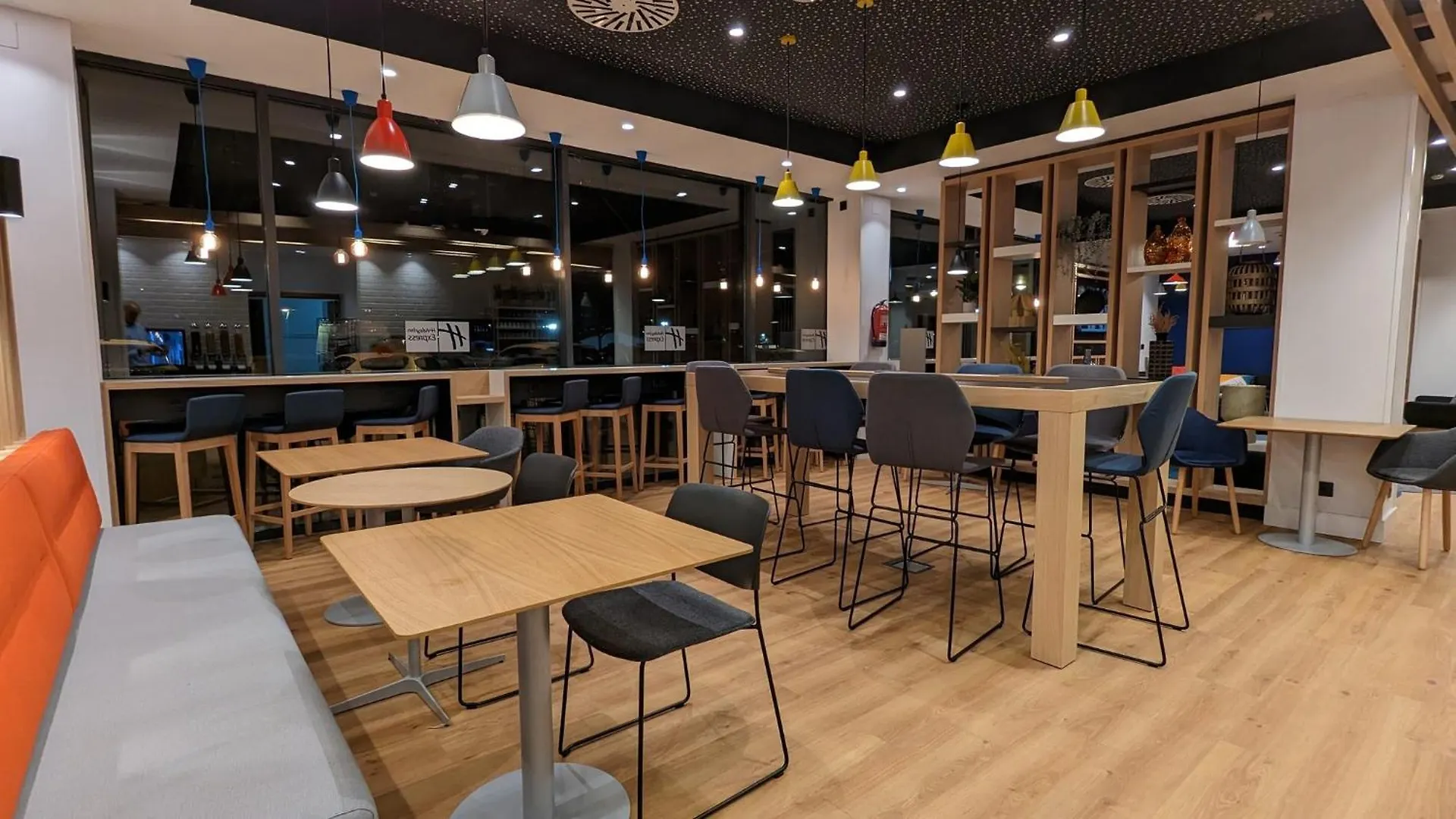Holiday Inn Express Bilbao Airport By Ihg Derio Hotel