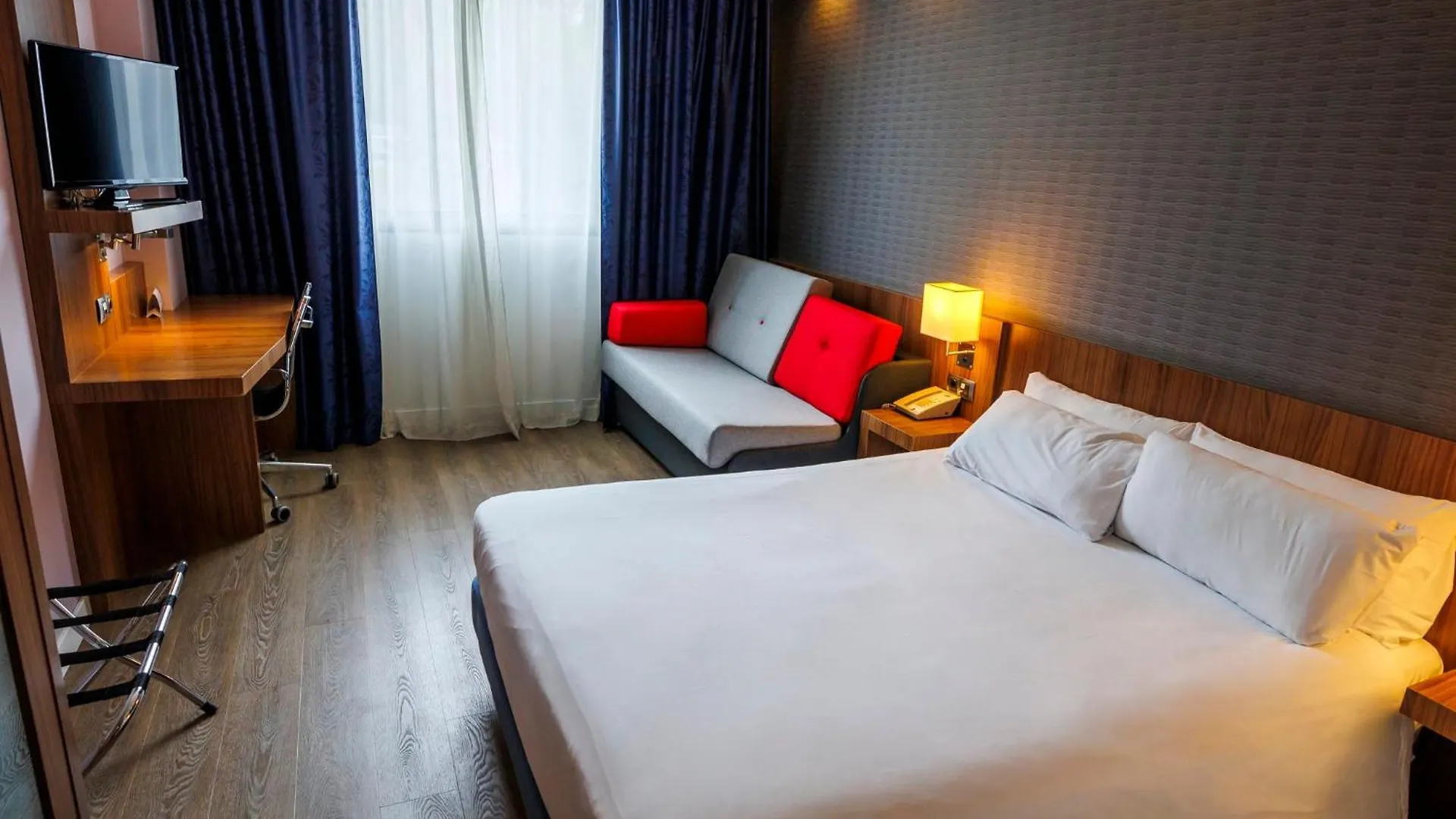 Holiday Inn Express Bilbao Airport By Ihg Derio 3*,