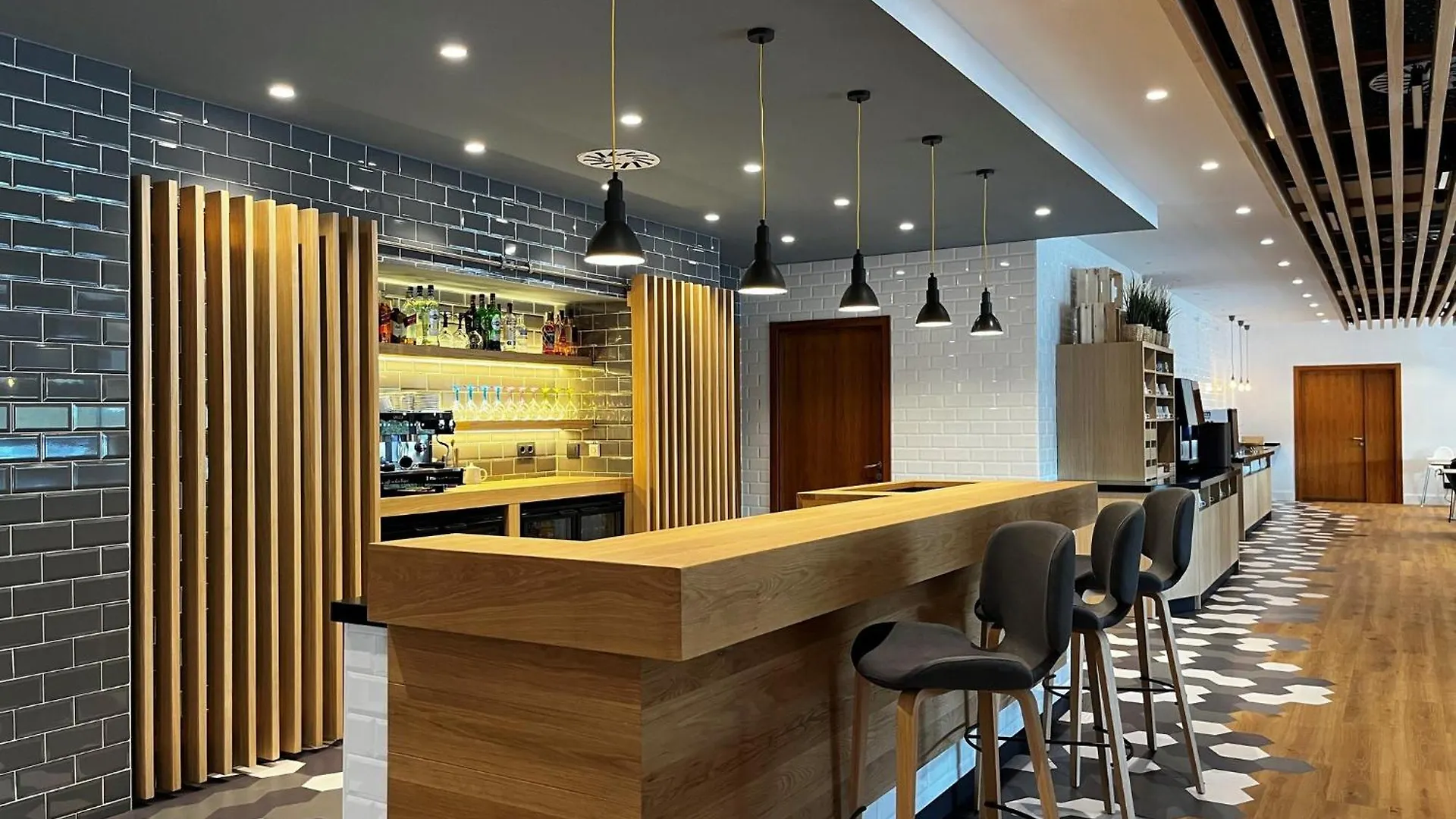 Holiday Inn Express Bilbao Airport By Ihg Derio Hotel