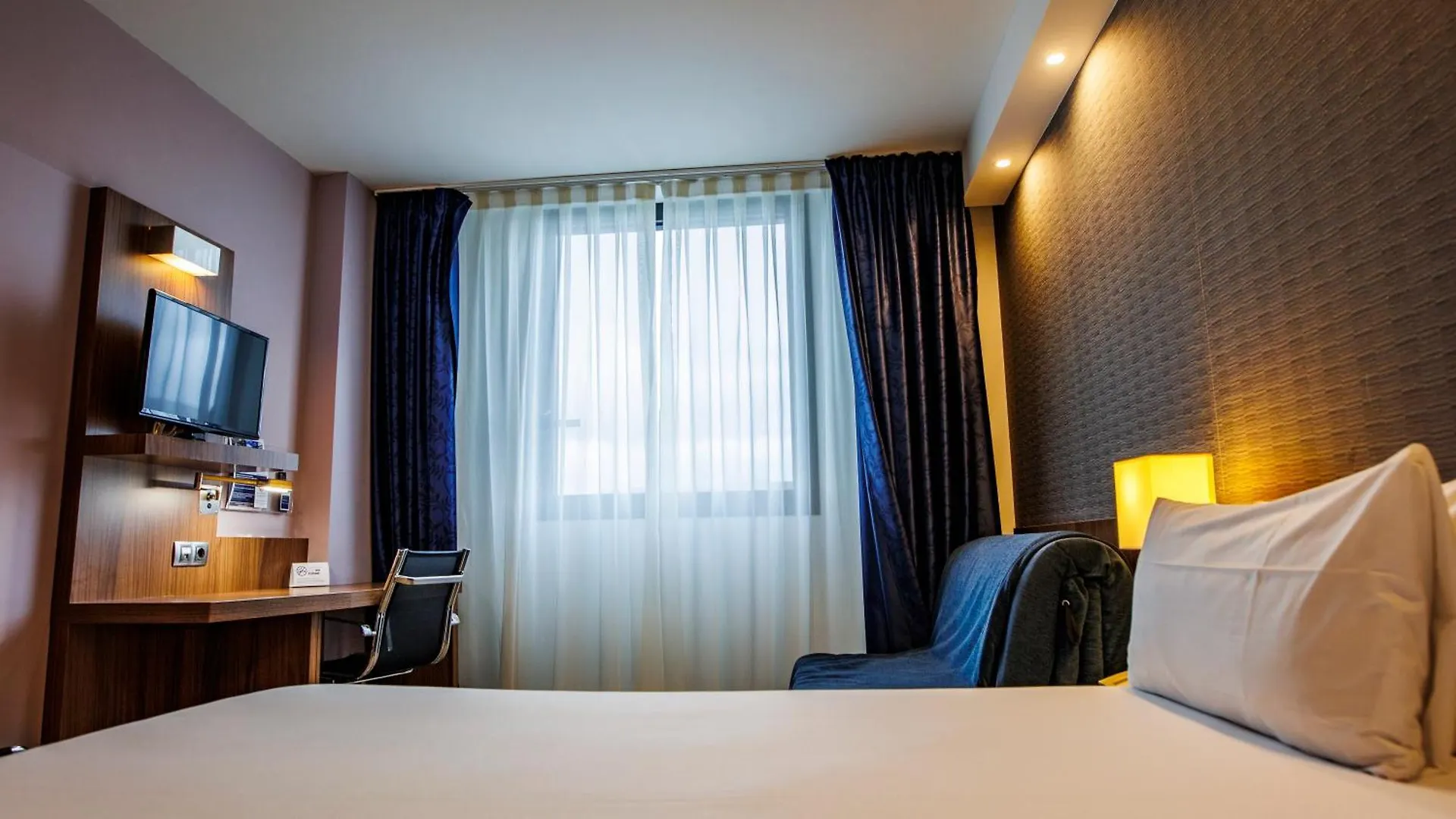 Holiday Inn Express Bilbao Airport By Ihg Derio