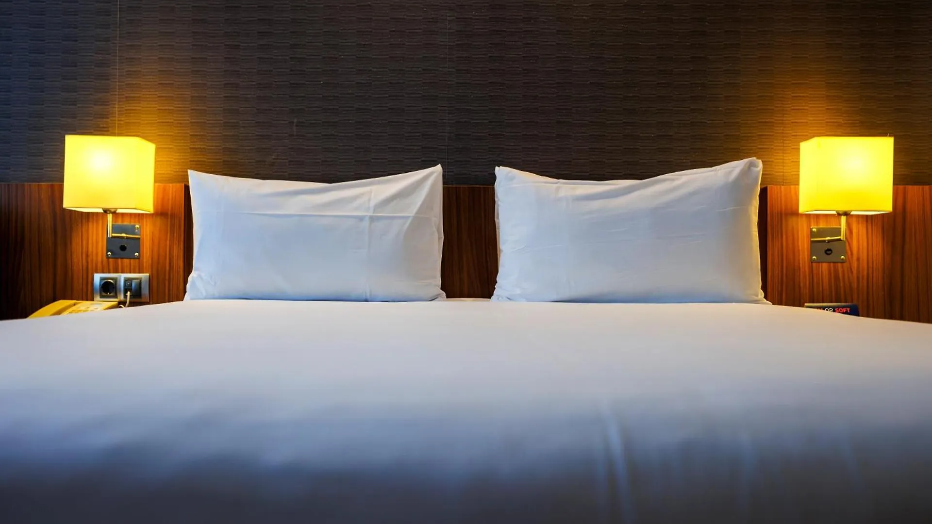 Holiday Inn Express Bilbao Airport By Ihg Derio 3*,