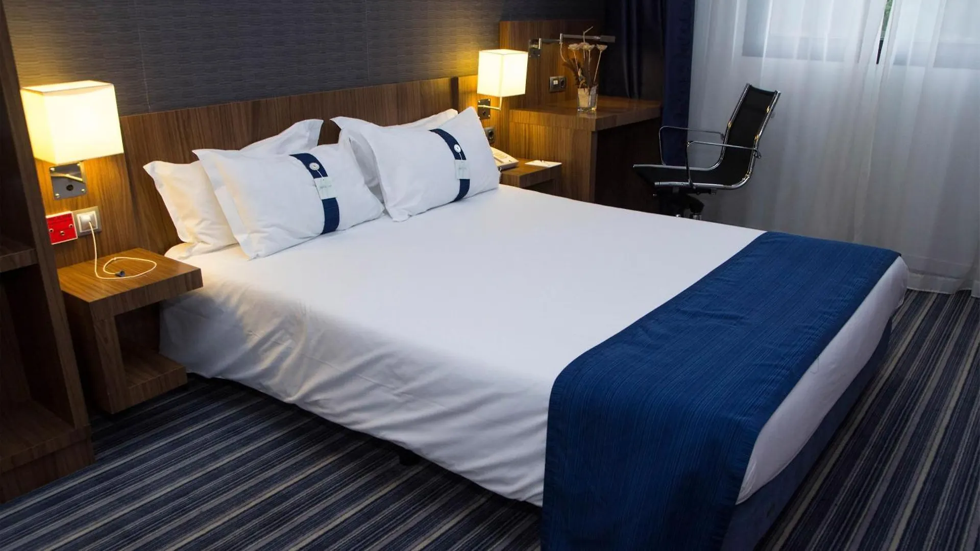 Holiday Inn Express Bilbao Airport By Ihg Derio Hotel