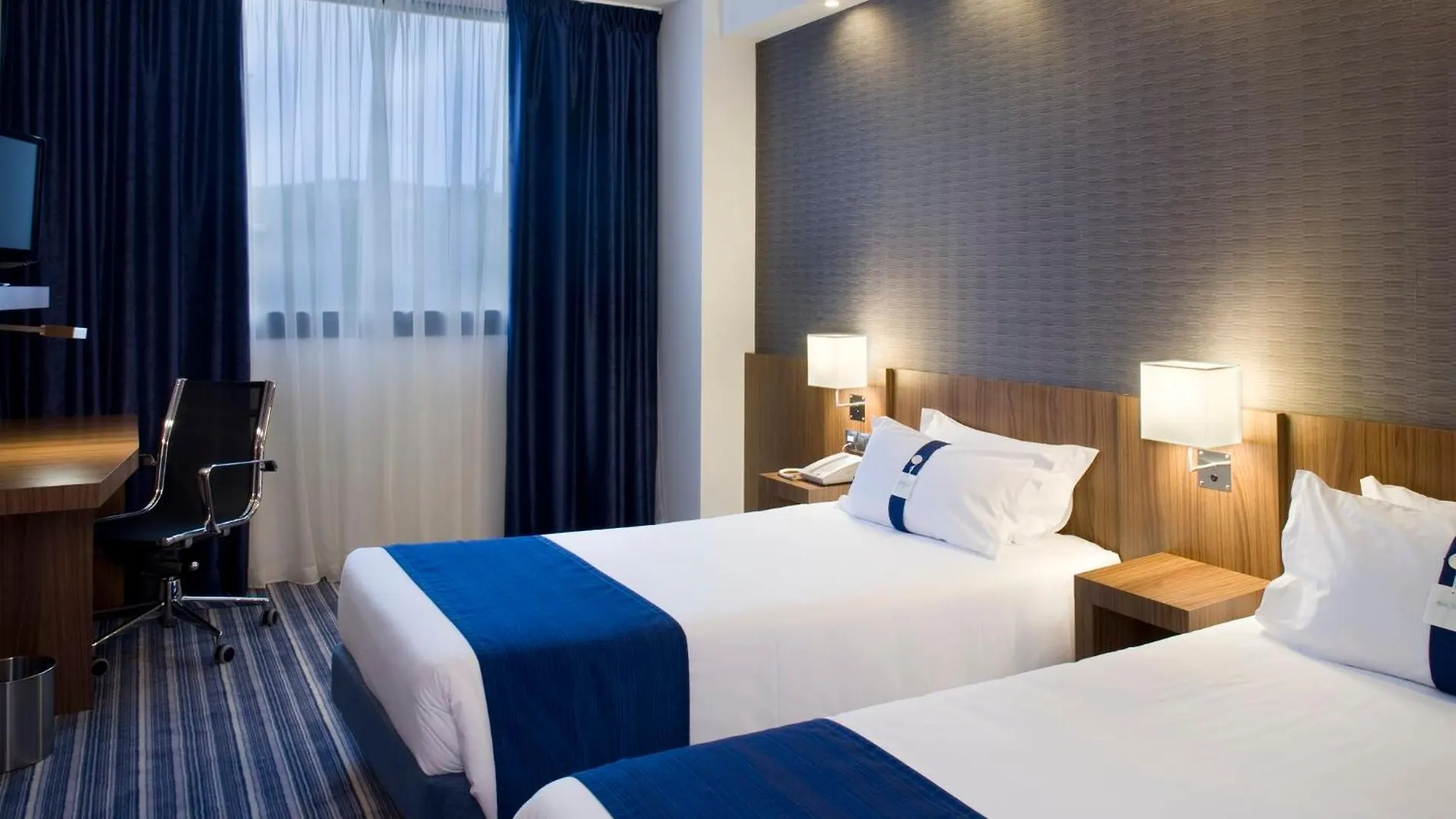 Holiday Inn Express Bilbao Airport By Ihg Derio