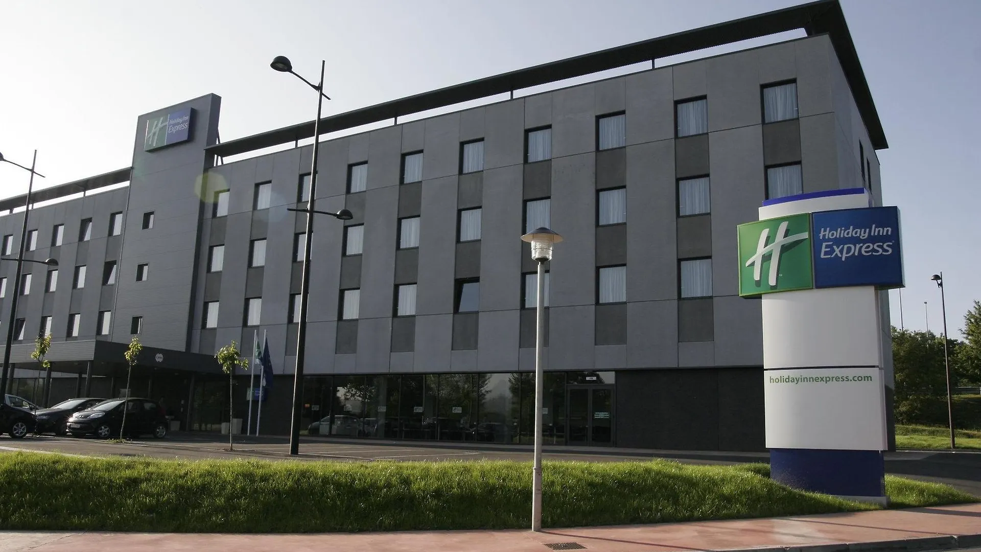 Holiday Inn Express Bilbao Airport By Ihg Derio 3*,