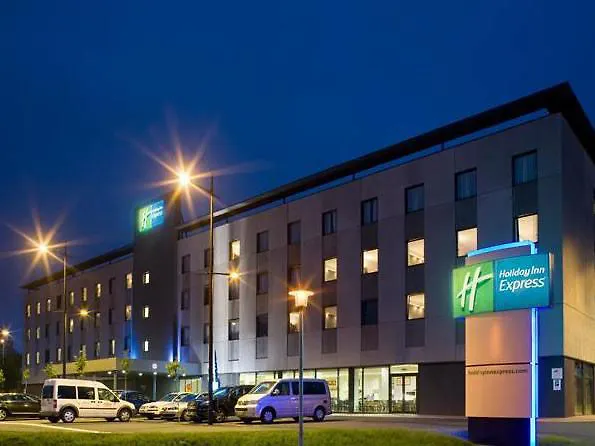 Holiday Inn Express Bilbao Airport By Ihg Derio Hotel