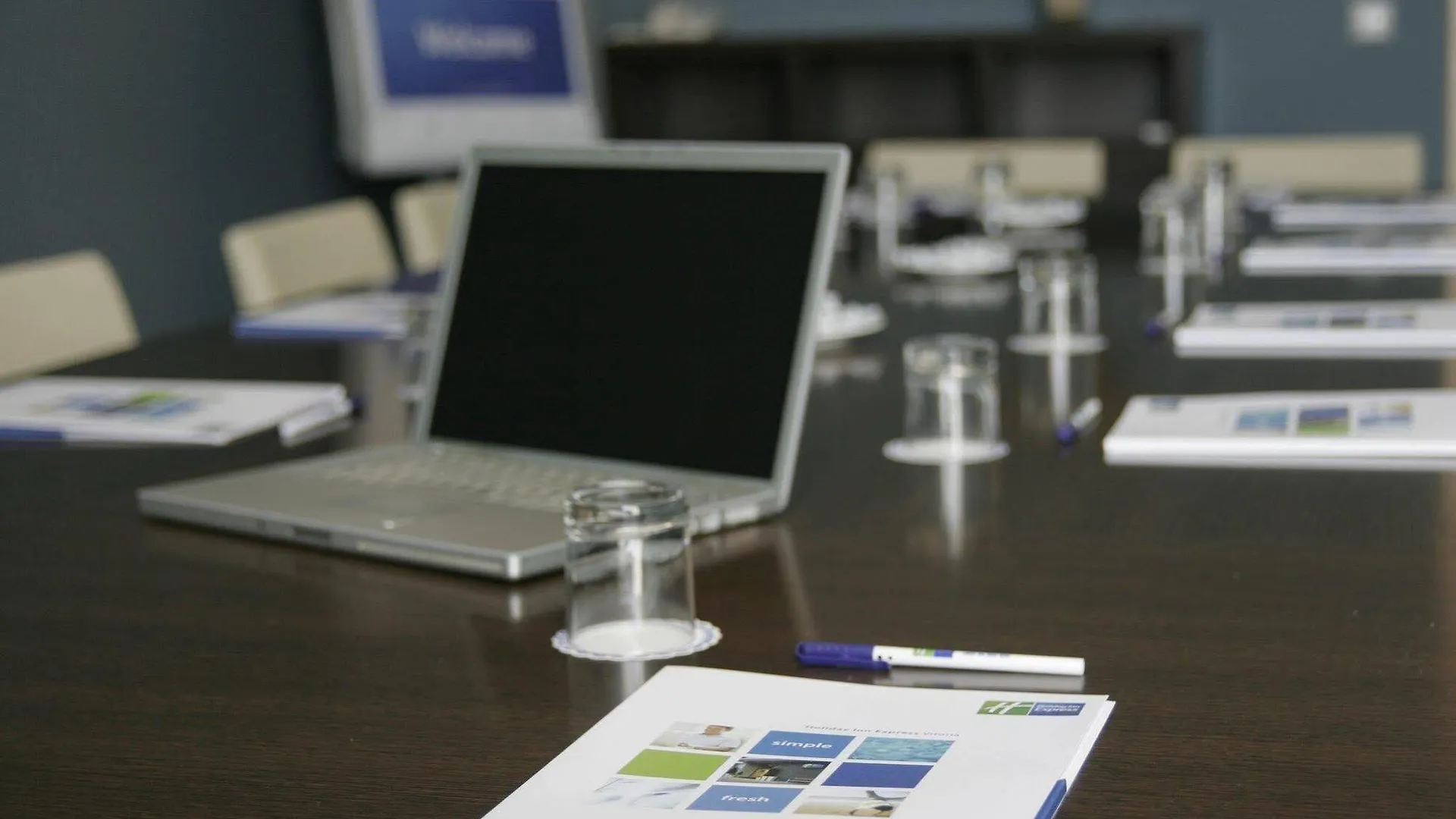 Holiday Inn Express Bilbao Airport By Ihg Derio 3*,