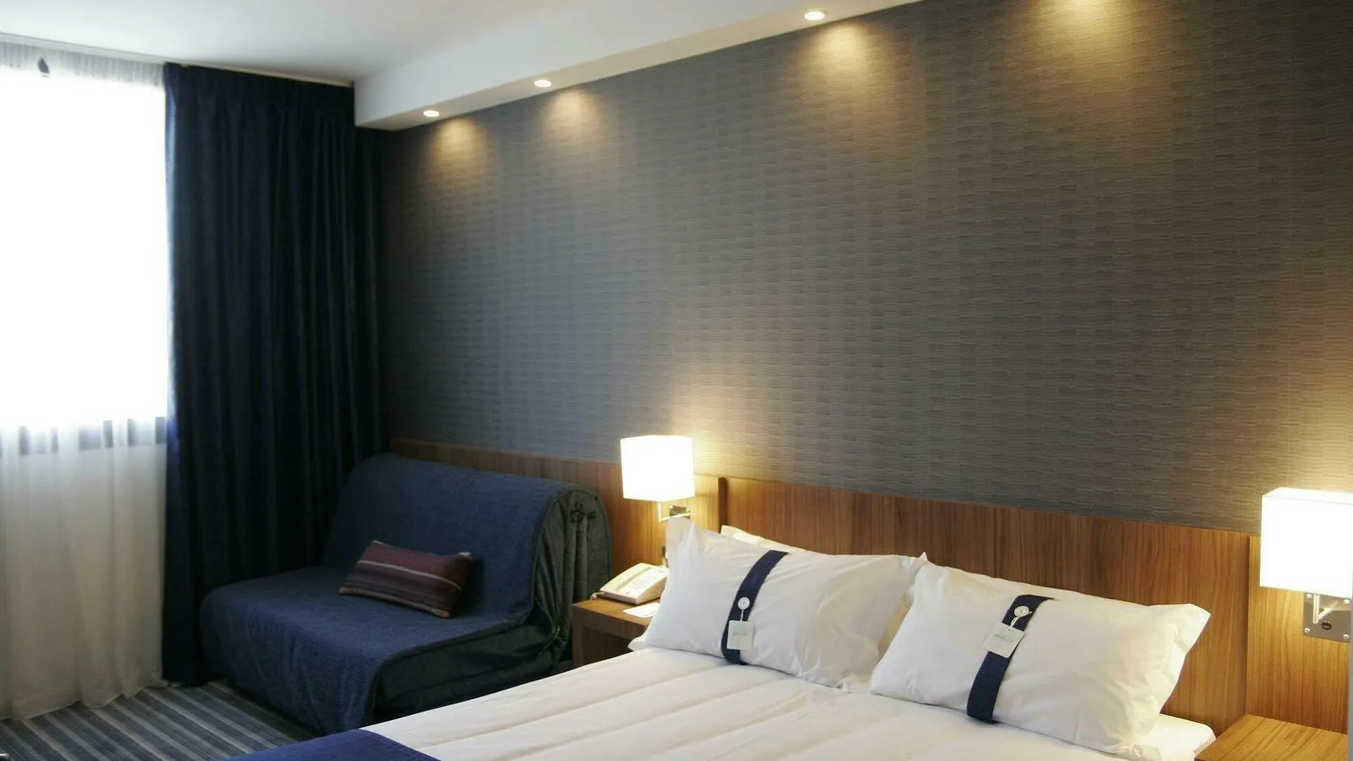 Hotel Holiday Inn Express Bilbao Airport By Ihg Derio